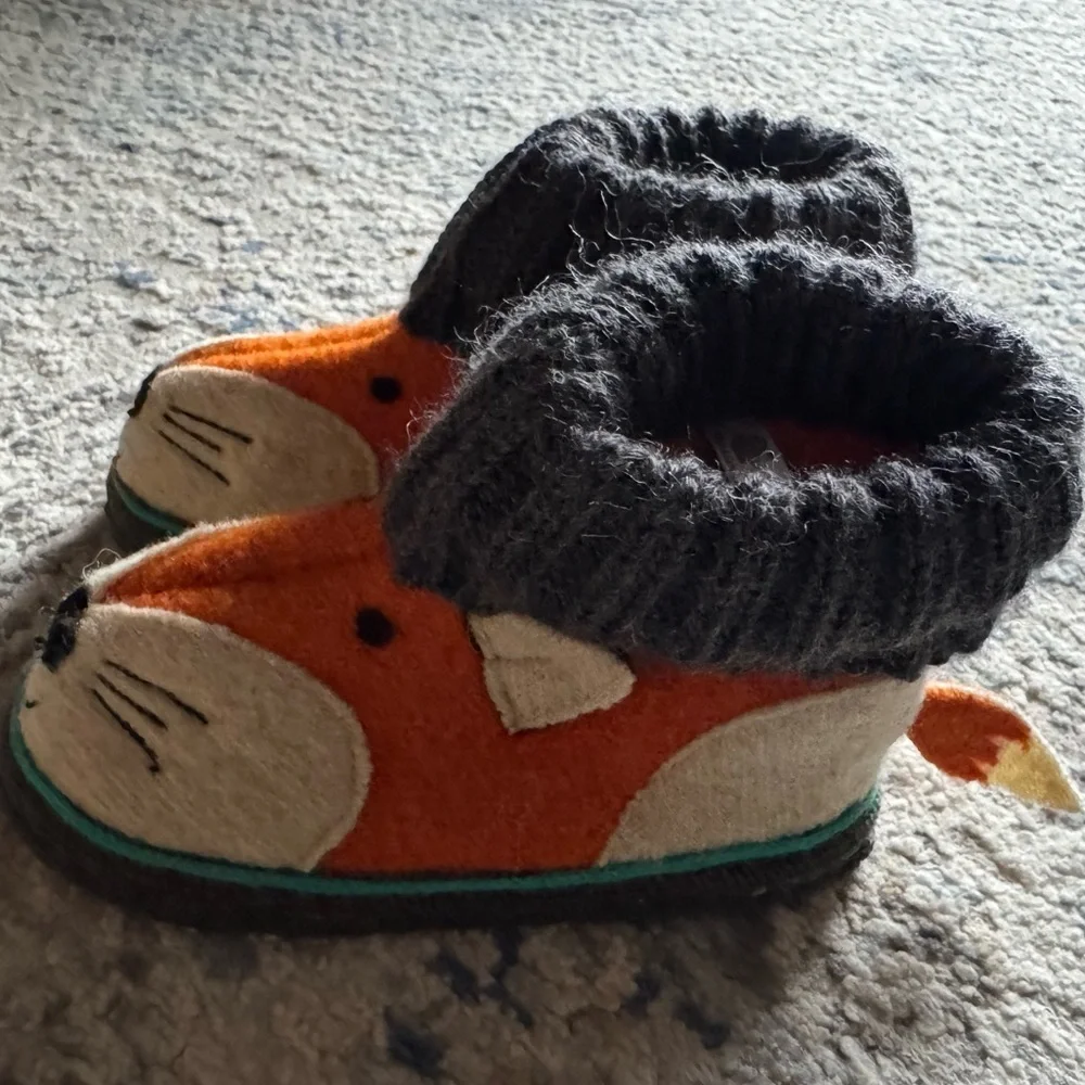 Garnet Hill Fox Face Wool Slipper Boots in Orange and Gray